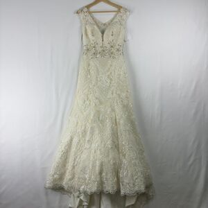 Calla Blanche Elegant Lace Wedding Dress